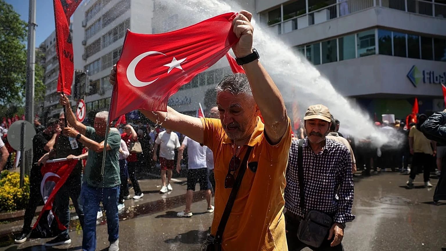 YENİ Parti сообщила о более 200 тыс. онлайн-заявок на членство за два дня в Измире