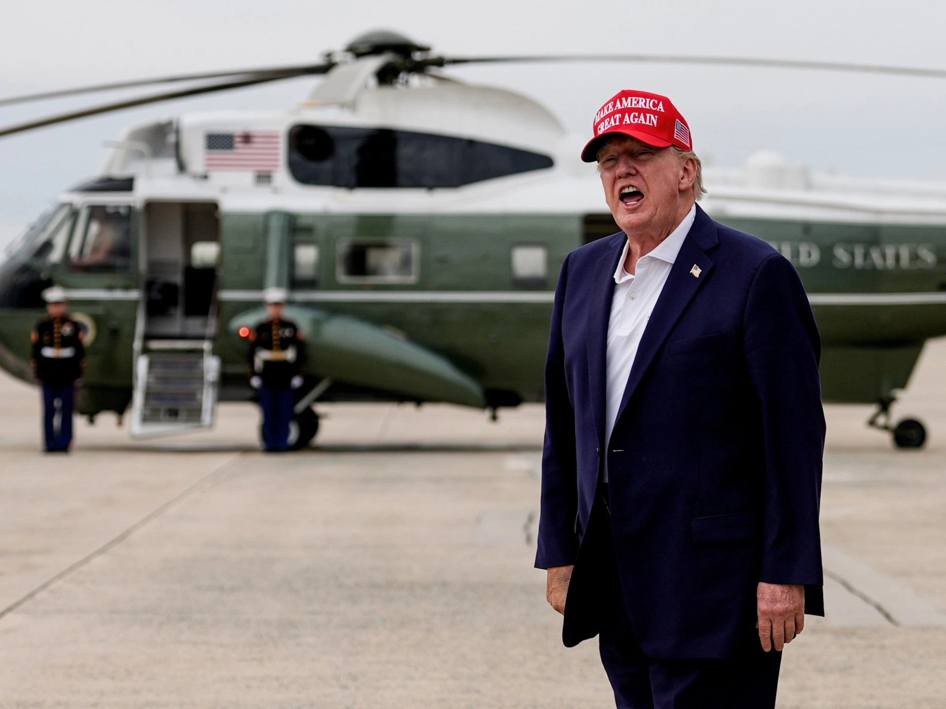 Трамп требует от Ирана поднять белый флаг на фоне истечения меморандума