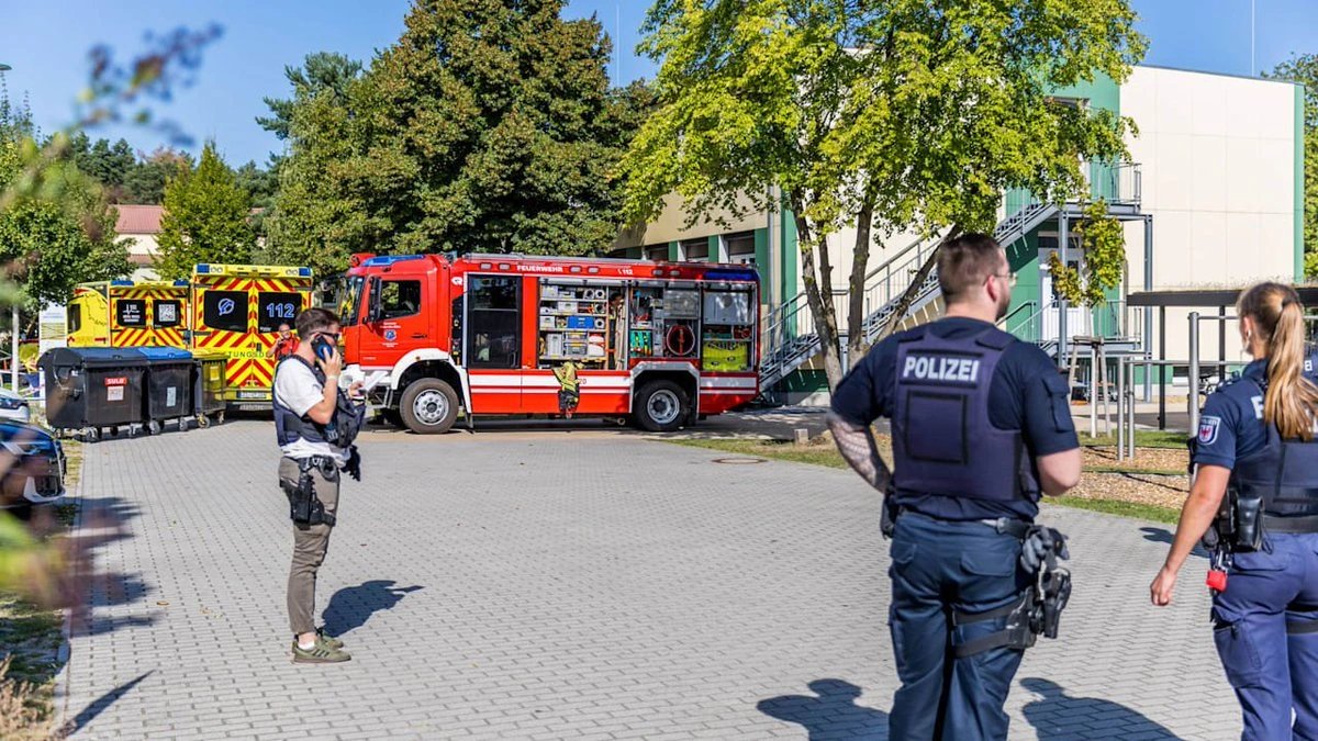Двое погибли при нападении с ножом в школе под Берлином