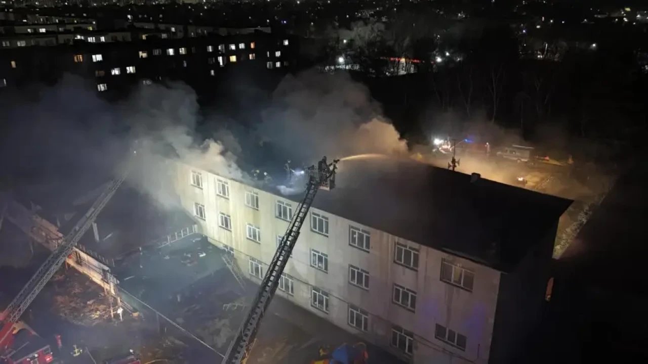 Пожар в квартире в Алматы: спасены шесть человек, пятеро детей, пострадавших нет