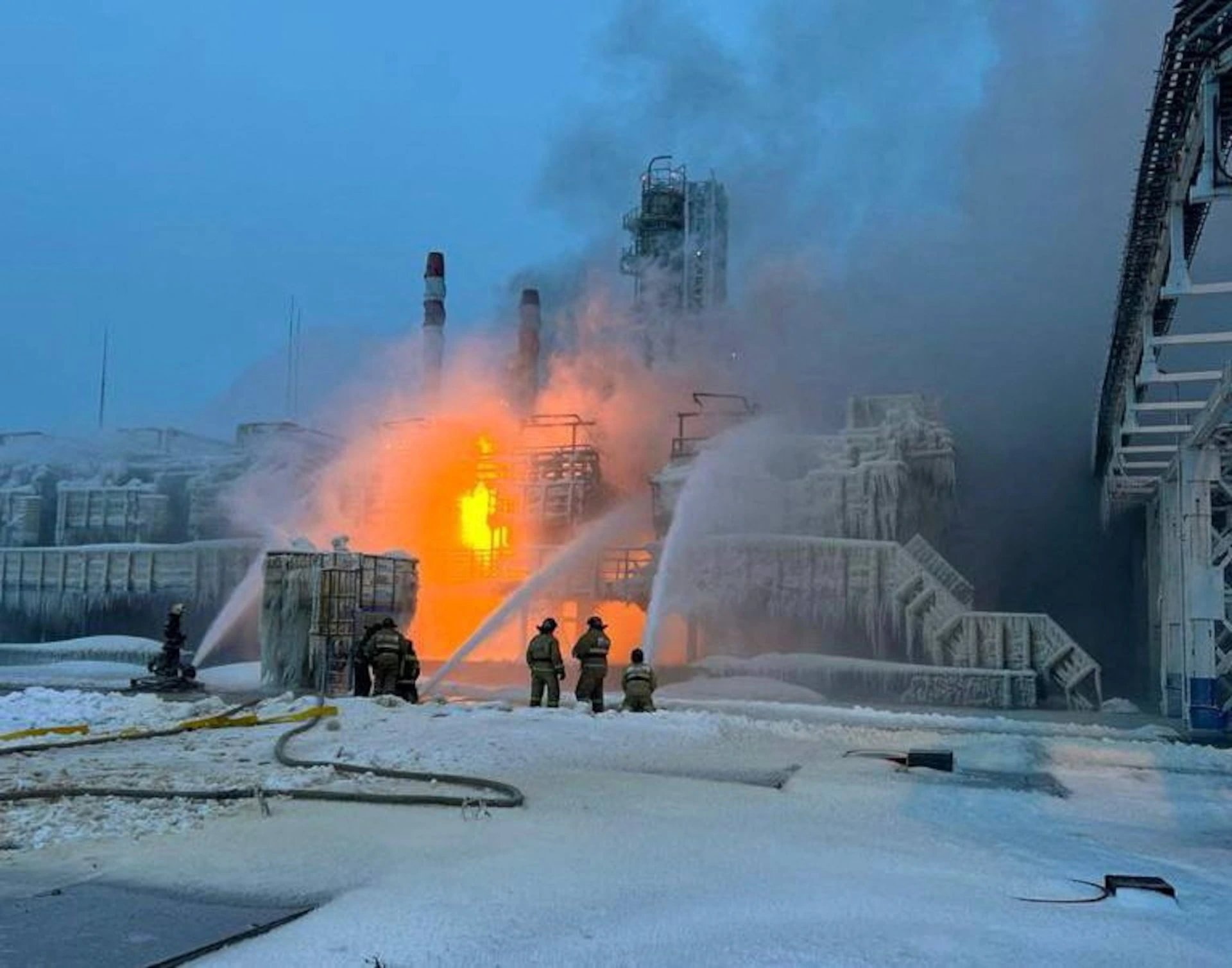 Украина нанесла удар по арктическим газовым заводам, жертвами атак РФ стали 7 человек