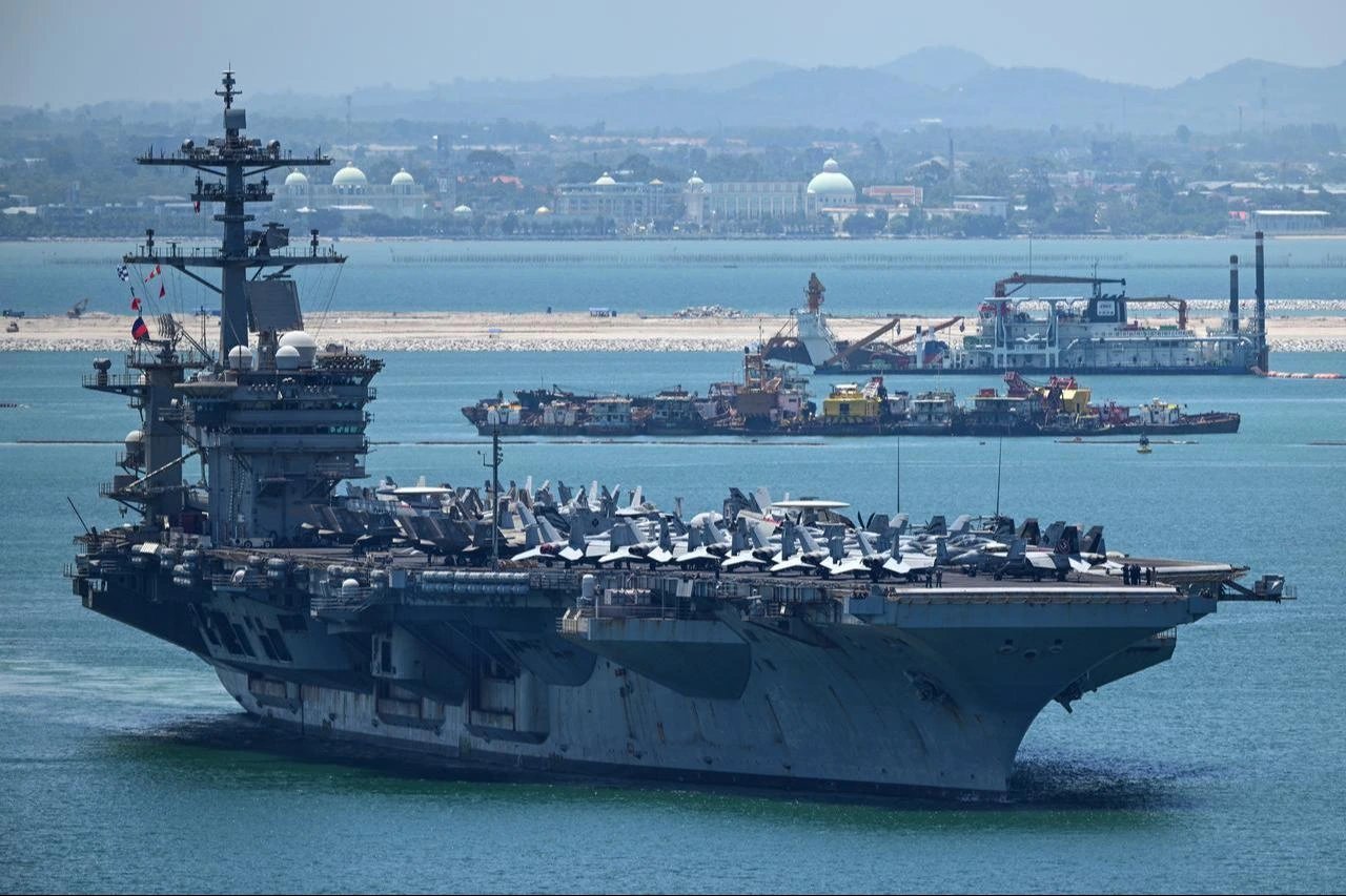 ВМС США заявили, что Иран нанёс серьёзный ущерб базе в Бахрейне и ударил по авиабазе в Иордании