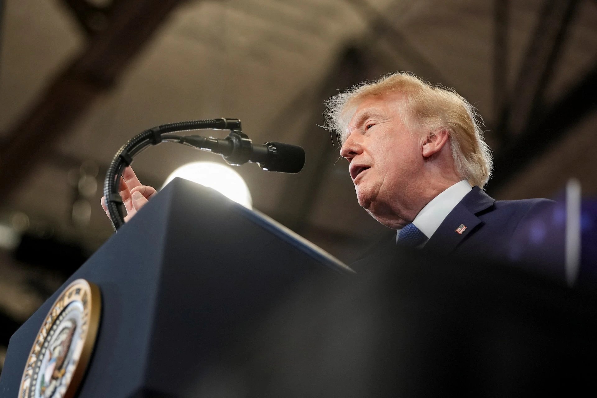 Варианты Трампа по давлению на Иран включают санкции против китайских НПЗ и банков