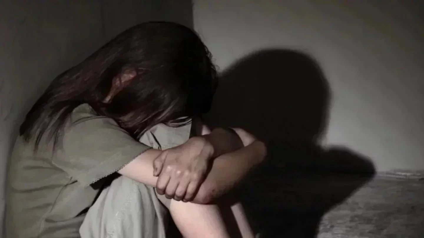 Кассационный суд оставил в силе 17-летний приговор дяде за насилие над племянницей в Таразе