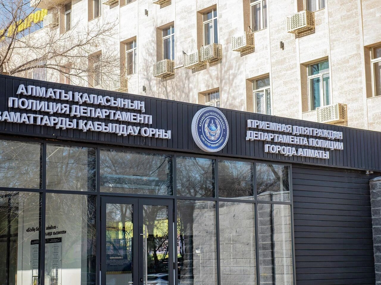 Полиция Алматы задержала зятя после заявления женщины об изнасиловании матери в Threads