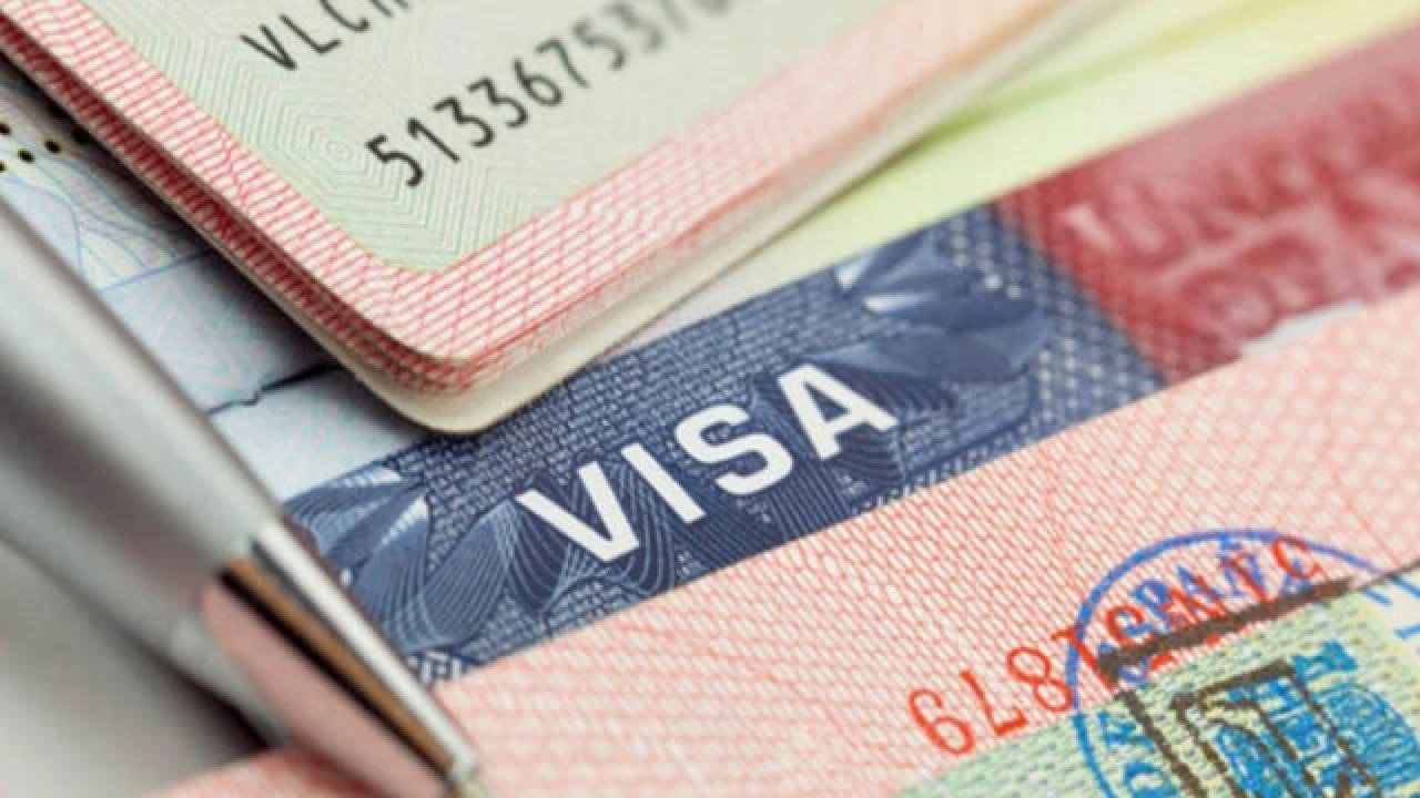 AP сообщает: США готовятся аннулировать визы 200 тыс. просителей убежища