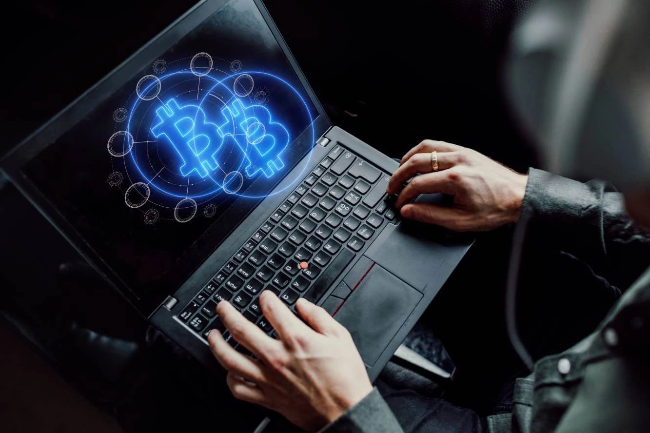 TRM Labs: ИИ-мошенничество переключает кражу криптовалют на авторизованных пользователей