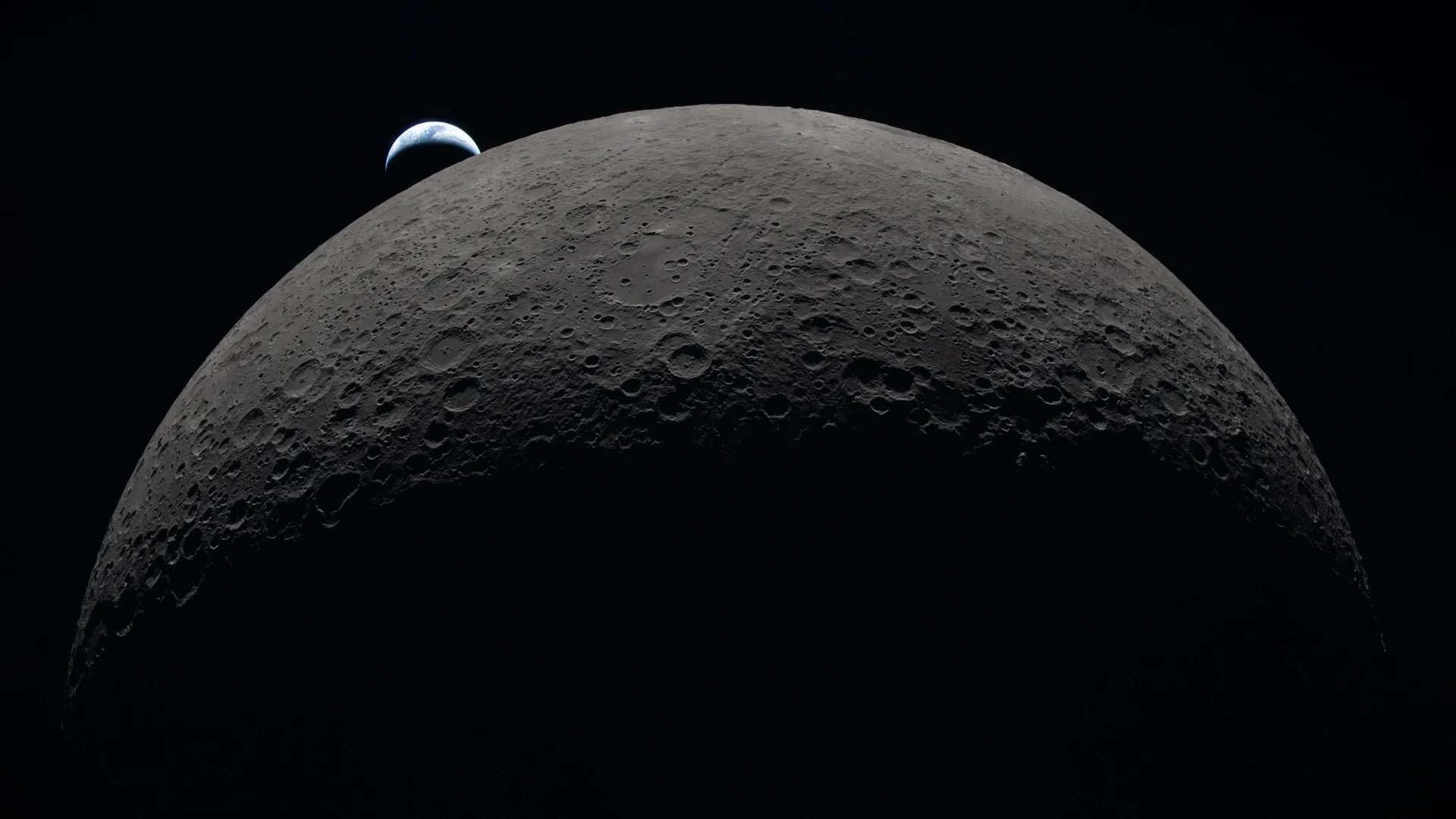 NASA: земные микробы могут выжить в затенённых областях Луны