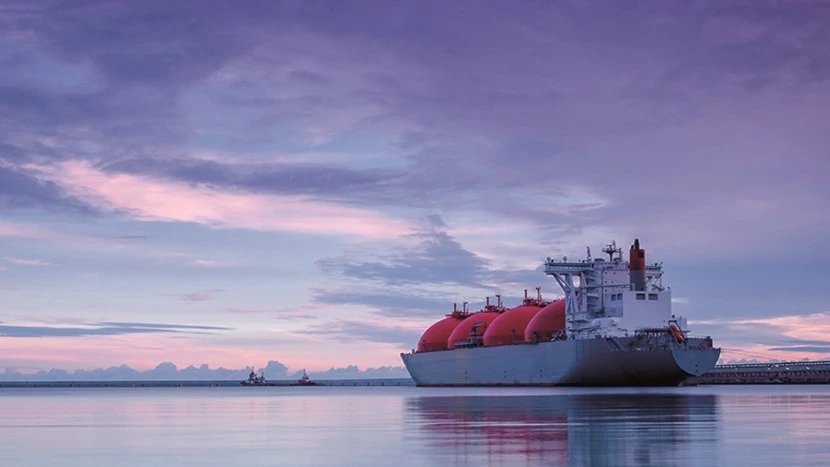 QatarEnergy продлевает форс-мажор по СПГ из-за блокады Ормузского пролива