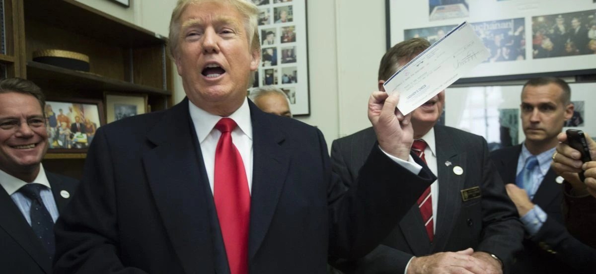 Трамп обещает выплатить по $5,000, если республиканцы сохранят Конгресс в ноябре